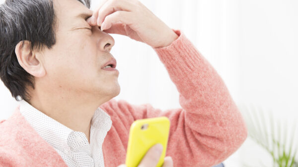 眼精疲労が薄毛の原因に！？お客様へのアドバイスまとめ