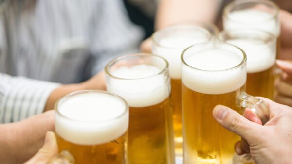【育毛に禁酒は必要？】お酒と薄毛の関係について